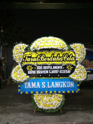 Papan Bunga Duka di Karombasan Utara